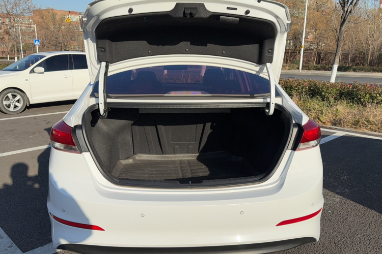 现代 领动 2016款 1.6L 自动智炫·精英型局部细节23