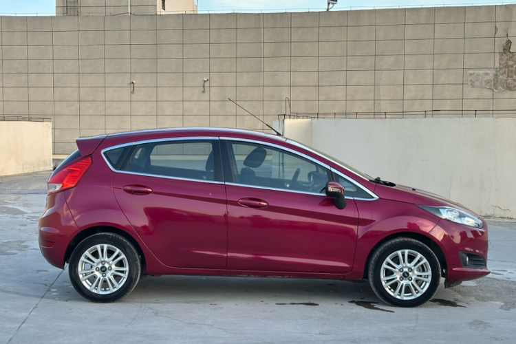 福特 嘉年华 2013款 两厢 1.5L 自动时尚型车身外观6005