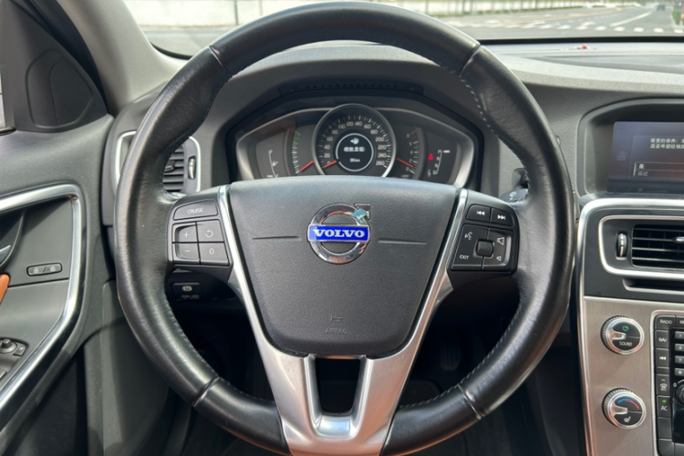 沃尔沃S60 2014款 S60L 2.0T 智远版中控内饰7004