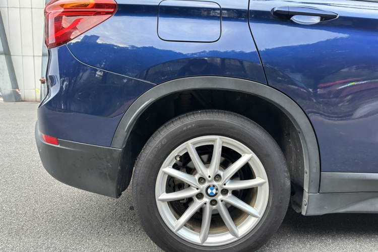 宝马X1 2019款 sDrive18Li 时尚型车身外观6001