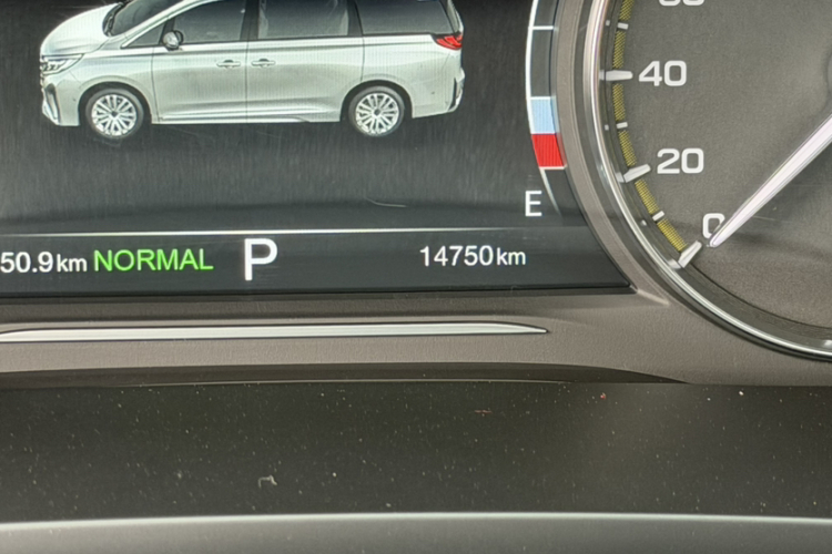 广汽传祺 传祺M8 2023款 领秀系列 390T 豪华版中控内饰15