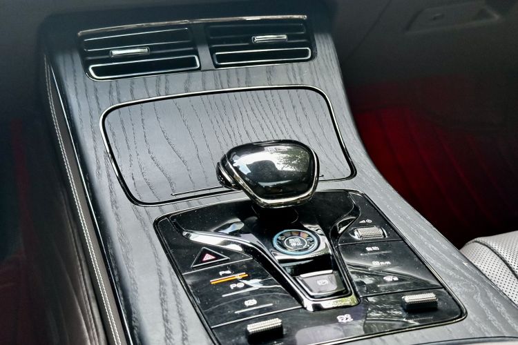 比亚迪 汉 2022款 EV 创世版 715KM前驱旗舰型中控内饰7010