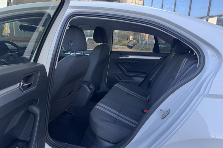 大众 凌渡 2018款 230TSI 手动风尚版中控内饰7002