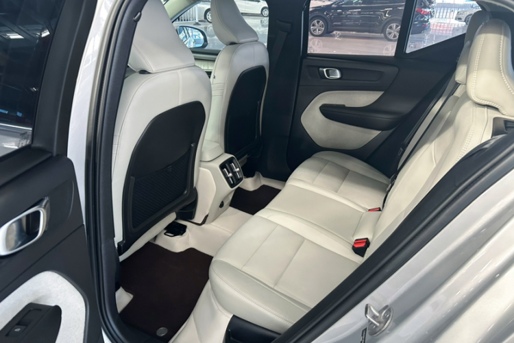 沃尔沃XC40 2023款 B4 四驱智雅豪华版中控内饰7003