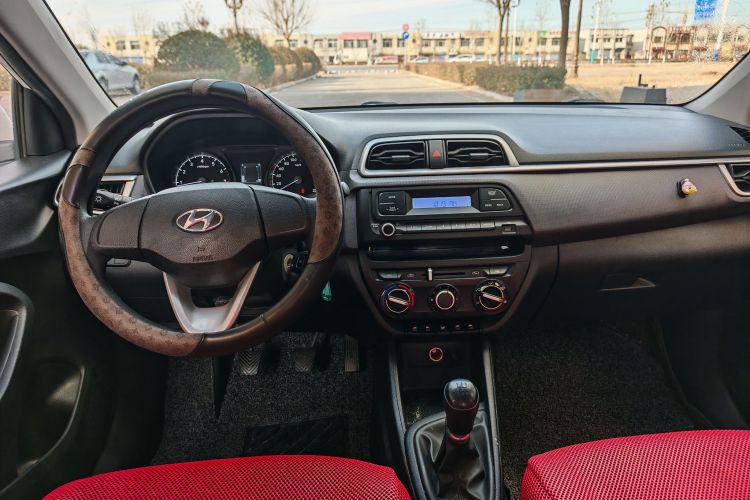 现代 瑞纳 2017款 1.4L 手动焕新版 国VI中控内饰7005