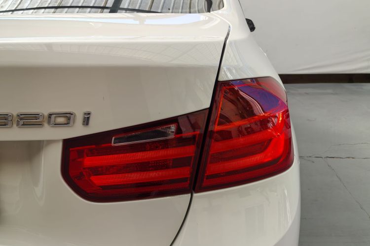 宝马3系 2014款 320i 时尚型车身外观6012