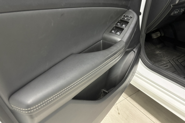 长安 逸动 2022款 PLUS 1.6L GDI CVT精英型中控内饰7009