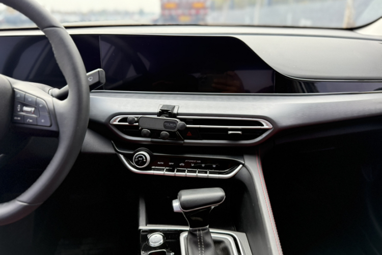 长安 逸动 2021款 PLUS 蓝鲸NE 1.4T GDI DCT尊贵型局部细节16