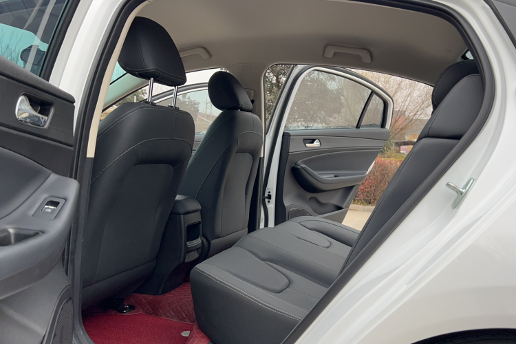 奇瑞 艾瑞泽5 2021款 PRO 1.5L CVT青春版中控内饰7004