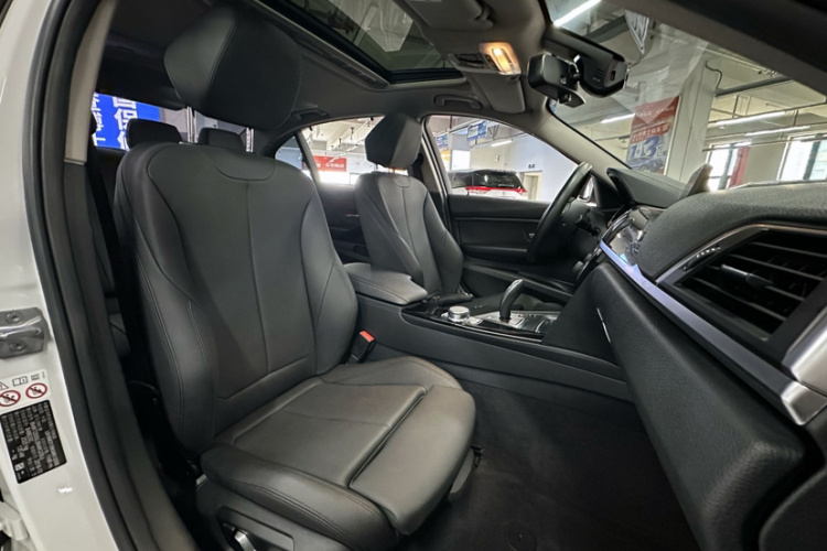 宝马3系 2019款 320Li 时尚型中控内饰7003