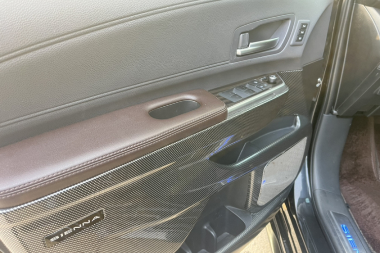 丰田 赛那SIENNA 2021款 2.5L混动 铂金版车身外观6015