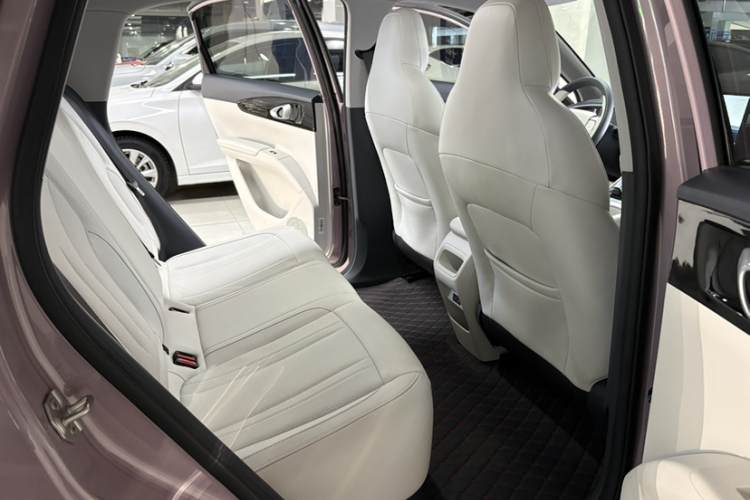 吉利银河 星愿 2025款 310km 梦想版中控内饰7010