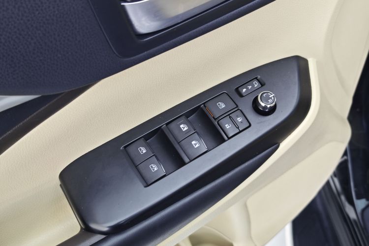 丰田 汉兰达 2018款 2.0T 四驱豪华版 7座 国V中控内饰7011