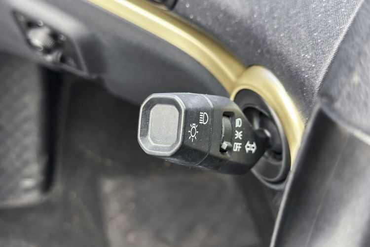 宝骏KiWi EV 2022款 艺术家轻享版 三元锂中控内饰7007