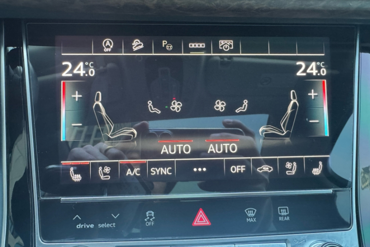 奥迪Q7 2021款 55 TFSI quattro S line运动型局部细节16