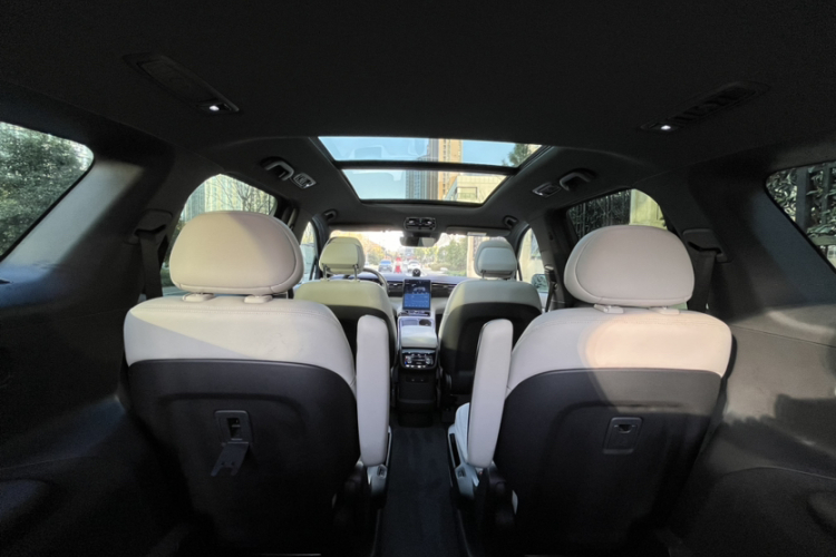 蔚来ES8 2020款 580KM 六座版中控内饰7011