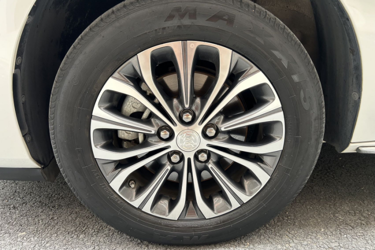 别克GL8 2023款 改款 陆上公务舱 豪华型车身外观6008