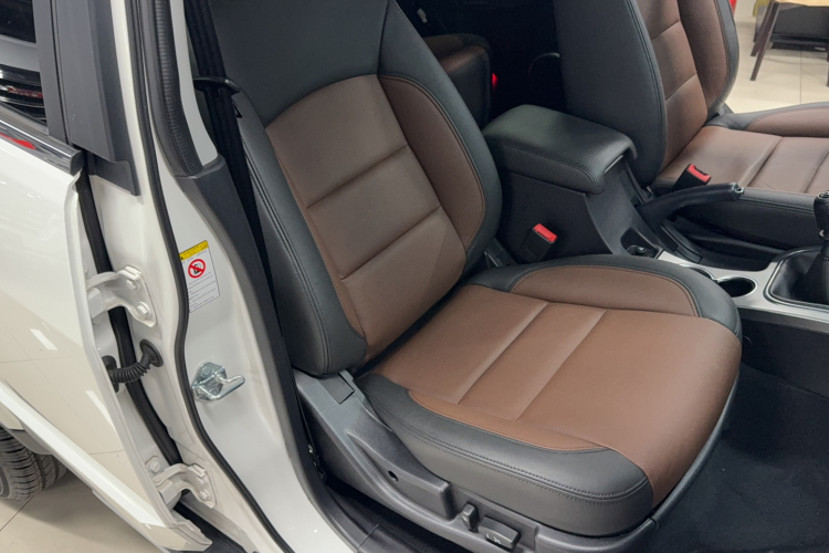 哈弗H5经典 2018款 经典版 2.0T 柴油 手动四驱尊贵型局部细节41