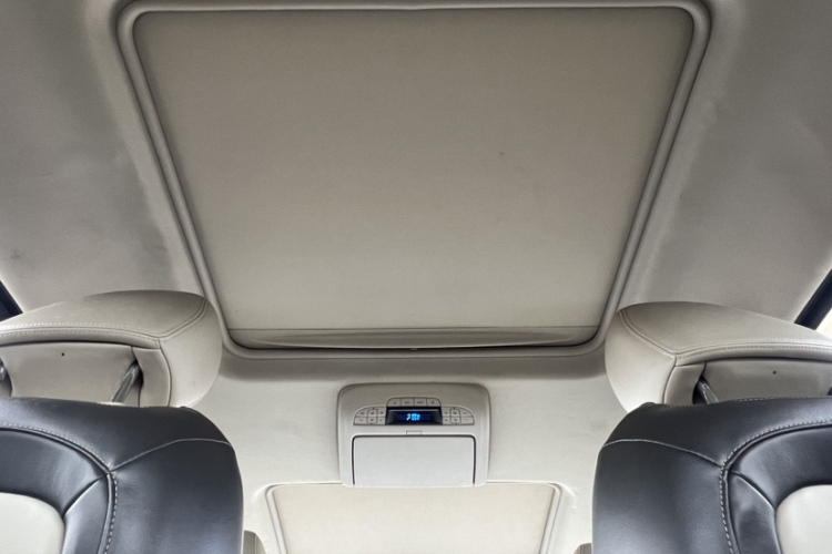 别克GL8 2013款 3.0L XT豪华商务旗舰版中控内饰7009