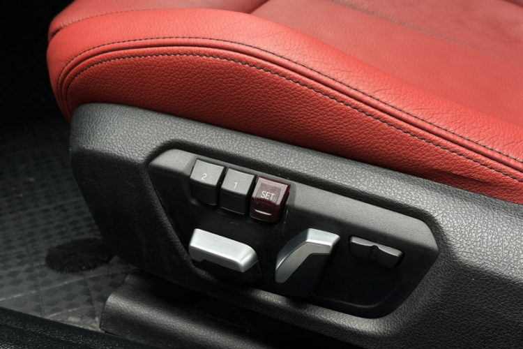 宝马3系 2019款 320i M运动曜夜版中控内饰7013