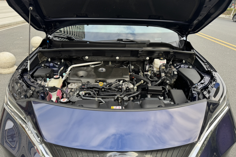 丰田 凌放HARRIER 2022款 双擎 2.5L CVT两驱豪华版中控内饰7012