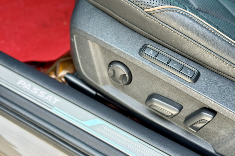 大众 帕萨特 2019款 380TSI 尊贵版 国VI局部细节9011