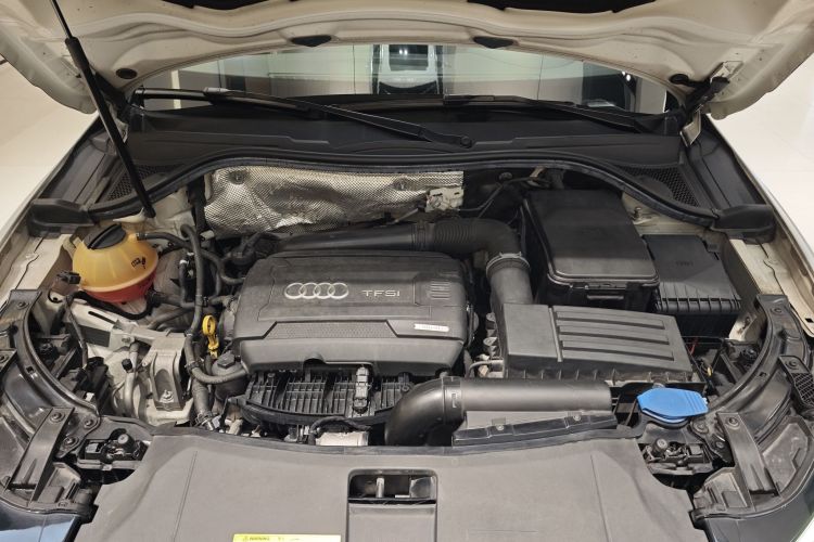 奥迪Q3 2018款 30周年年型 35 TFSI 运动型中控内饰7010