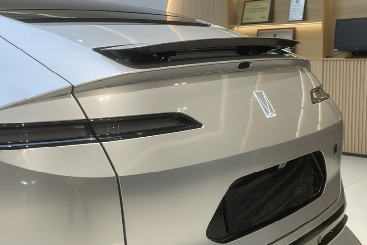 阿维塔12 2025款 Ultra增程版车身外观6007