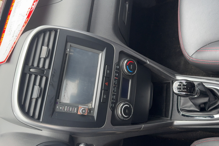 奇瑞 瑞虎3 2015款 1.6L 手动智尚纪念版局部细节16