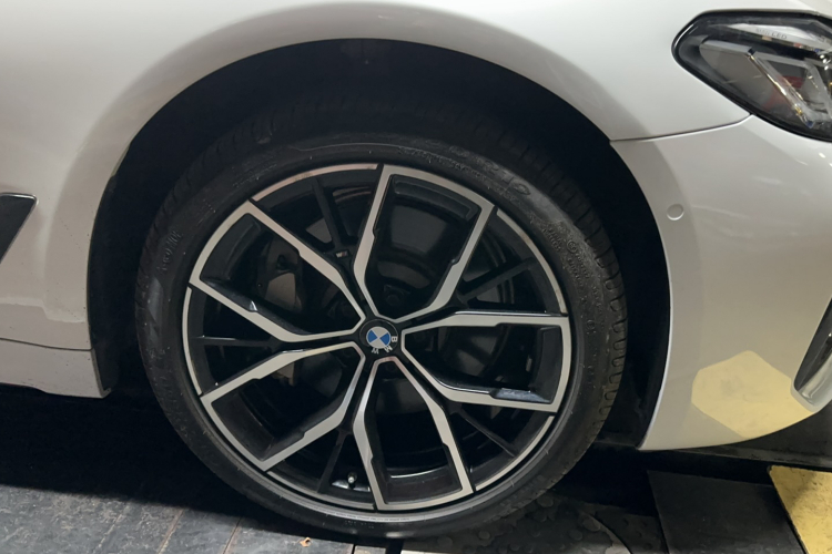 宝马5系 2023款 530Li 尊享型 M运动套装车身外观6006