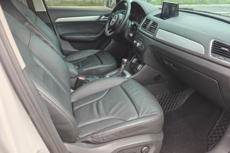 奥迪Q3 2013款 35 TFSI 舒适型中控内饰7004