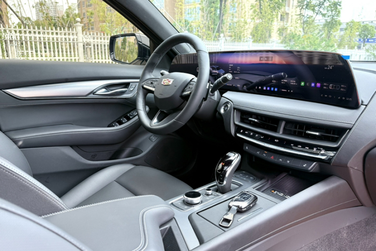 凯迪拉克CT5 2025款 28T 城市运动版中控内饰7015
