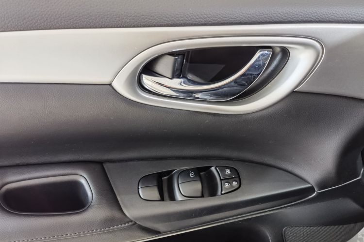 日产 轩逸 2024款 经典 1.6XE CVT舒适版中控内饰7010