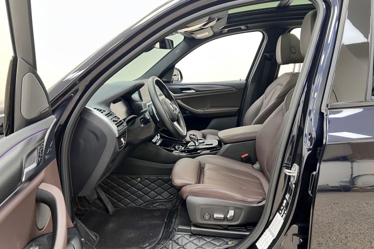 宝马X3 2022款 改款二 xDrive30i 尊享型 M曜夜套装中控内饰7006