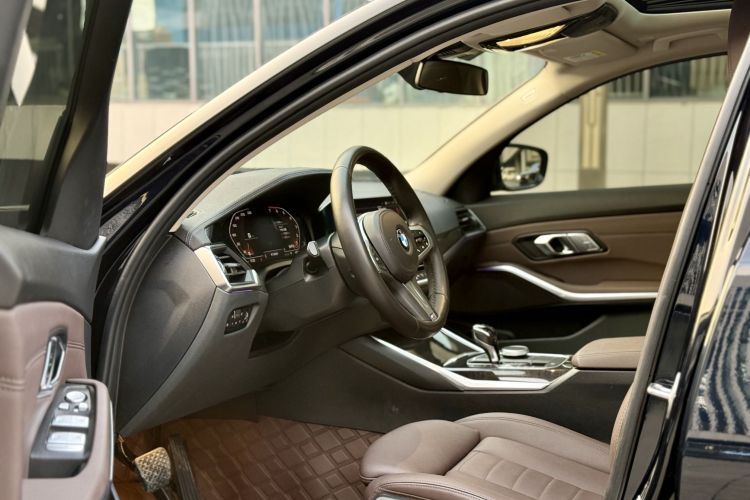 宝马3系 2021款 325Li M运动套装中控内饰7001