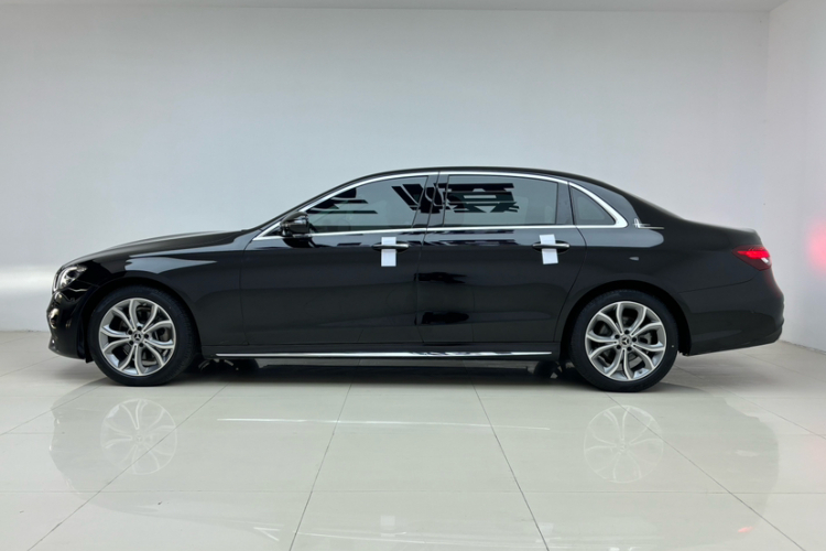 奔驰E级 2022款 改款三 E 300 L 运动时尚型车身外观6002