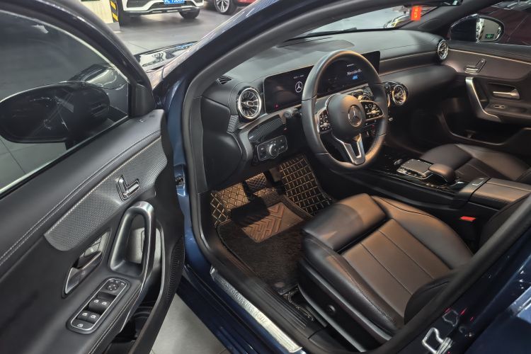 奔驰A级 2020款 A 200 L中控内饰7006