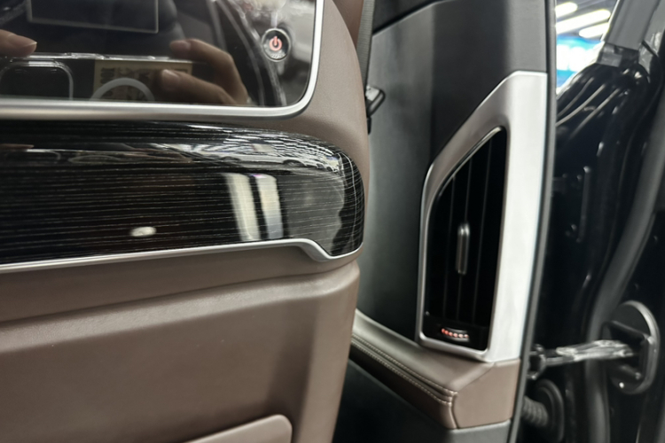 宝马7系 2018款 730Li 尊享型 M运动套装局部细节9006