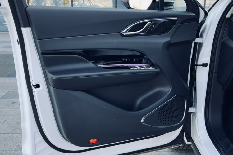 红旗HS3 PHEV 2025款 PHEV 117km 劲为PLUS版中控内饰7002