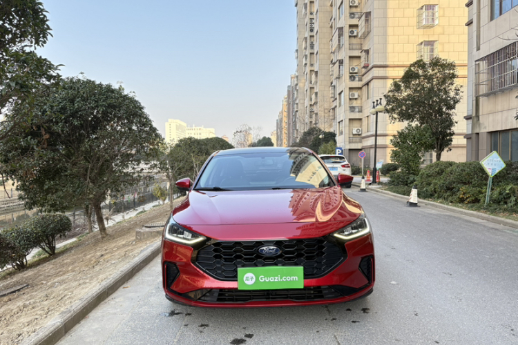 福特 福克斯 2022款 三厢 EcoBoost 180 自动竞速版车身外观6001