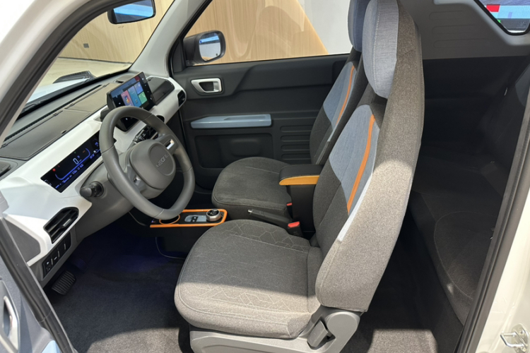 吉利银河 2024款 熊猫mini 200km 耐力熊中控内饰7009