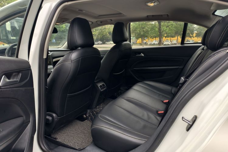 标致408 2014款 1.8L 自动豪华版中控内饰7002