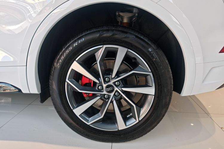 奥迪Q5L 2024款 40 TFSI 豪华动感型车身外观6008