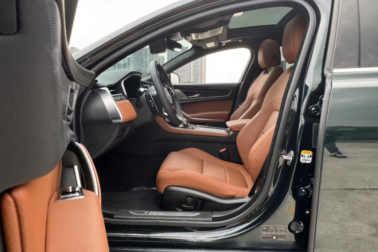 捷豹XFL 2023款 XFL 2.0T P250 两驱精英运动版中控内饰7002