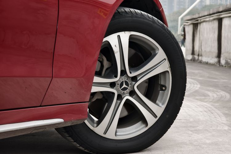 奔驰C级 2019款 C 260 L 运动版车身外观6007