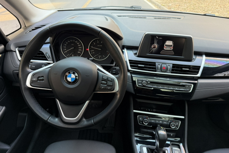 宝马2系旅行车 2016款 218i 运动设计套装局部细节13