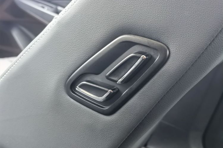 大众 帕萨特 2025款 出众款 380TSI 星空龙腾版中控内饰7013