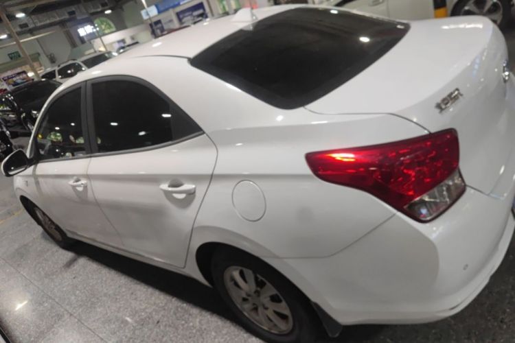 现代 瑞纳 2017款 1.4L 自动跃享版 国V车身外观6005