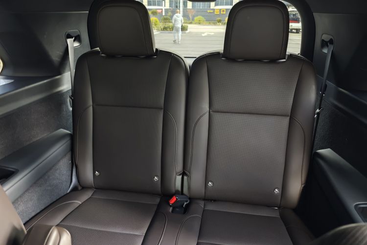 理想汽车 理想L9 2022款 Max中控内饰7011