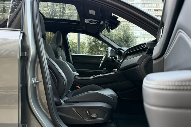 领克01 2021款 2.0TD 四驱劲Halo中控内饰7001